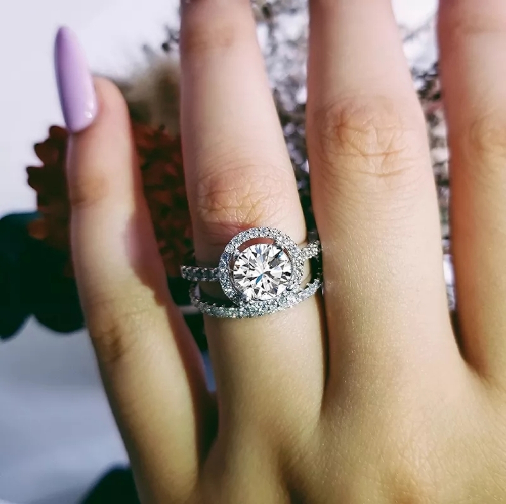 Classic Round Diamond Bridal Rings Set - Picture 3 of 4